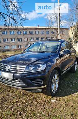 Внедорожник / Кроссовер Volkswagen Touareg 2015 в Кривом Роге