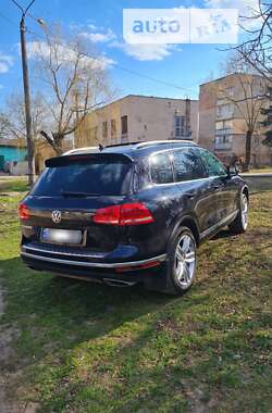 Внедорожник / Кроссовер Volkswagen Touareg 2015 в Кривом Роге