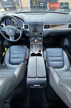 Внедорожник / Кроссовер Volkswagen Touareg 2015 в 