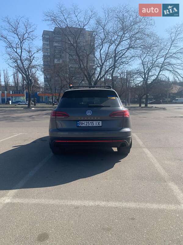 Позашляховик / Кросовер Volkswagen Touareg 2019 в Одесі