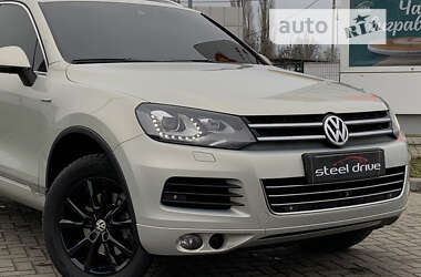 Внедорожник / Кроссовер Volkswagen Touareg 2014 в Николаеве