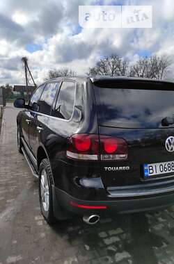 Позашляховик / Кросовер Volkswagen Touareg 2008 в Глобиному