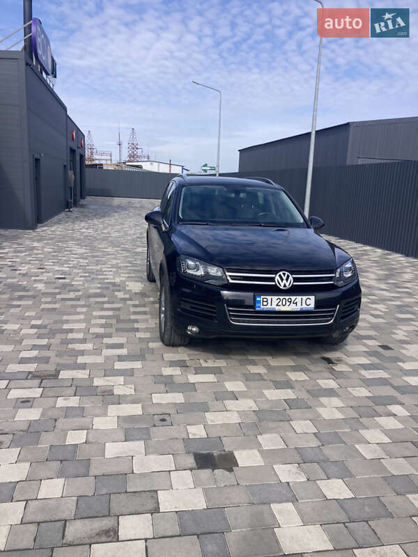 Внедорожник / Кроссовер Volkswagen Touareg 2010 в Полтаве