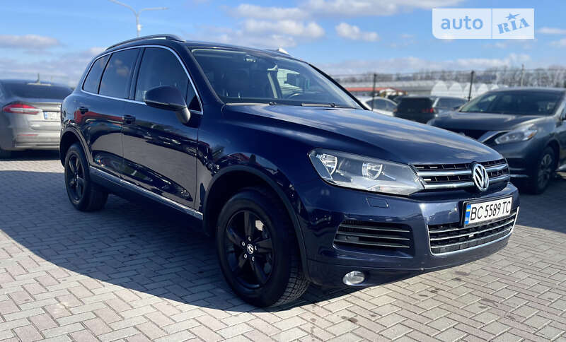 Внедорожник / Кроссовер Volkswagen Touareg 2012 в Городке