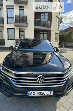 Позашляховик / Кросовер Volkswagen Touareg 2020 в Ужгороді
