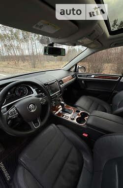 Позашляховик / Кросовер Volkswagen Touareg 2012 в Житомирі