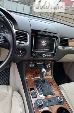 Позашляховик / Кросовер Volkswagen Touareg 2010 в Чернівцях