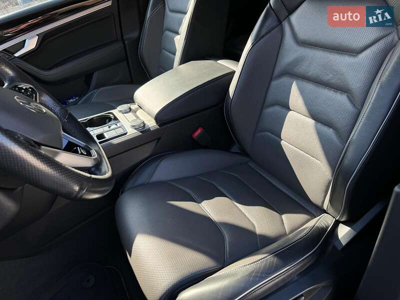 Позашляховик / Кросовер Volkswagen Touareg 2021 в Львові