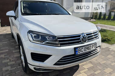 Позашляховик / Кросовер Volkswagen Touareg 2016 в Стрию