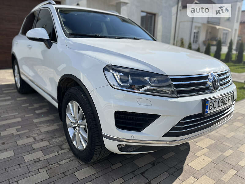 Внедорожник / Кроссовер Volkswagen Touareg 2016 в Стрые