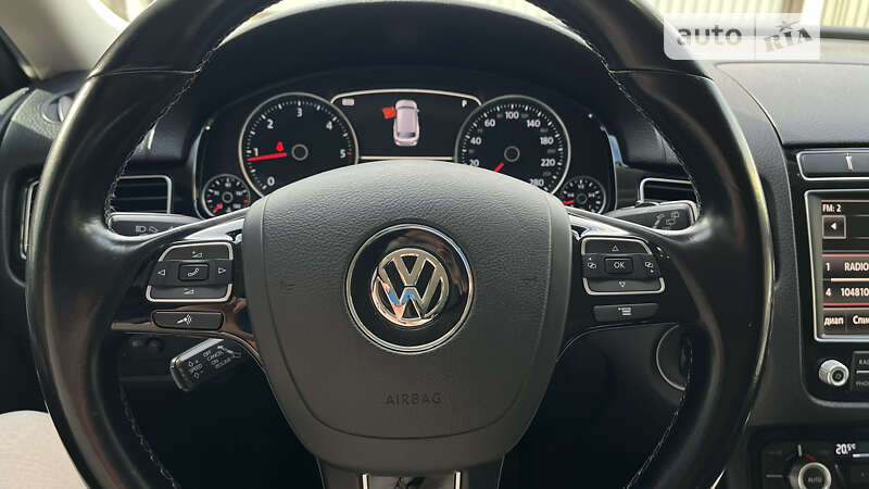 Внедорожник / Кроссовер Volkswagen Touareg 2016 в Стрые