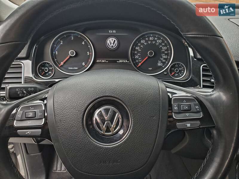 Позашляховик / Кросовер Volkswagen Touareg 2011 в Первомайську