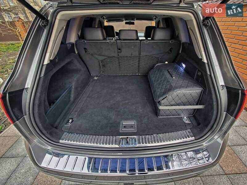 Позашляховик / Кросовер Volkswagen Touareg 2011 в Первомайську