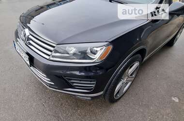 Позашляховик / Кросовер Volkswagen Touareg 2015 в Києві