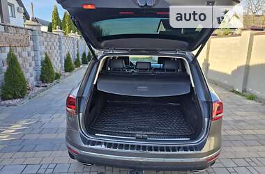 Внедорожник / Кроссовер Volkswagen Touareg 2017 в Жовкве