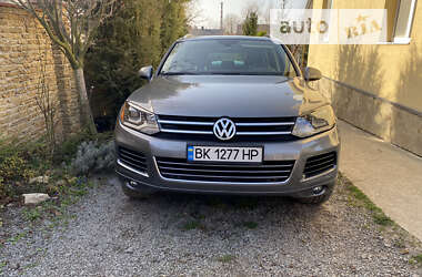 Позашляховик / Кросовер Volkswagen Touareg 2012 в Рівному