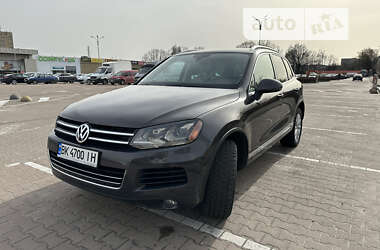 Внедорожник / Кроссовер Volkswagen Touareg 2012 в Житомире