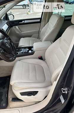 Внедорожник / Кроссовер Volkswagen Touareg 2012 в Житомире