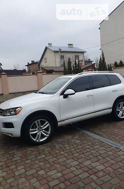 Внедорожник / Кроссовер Volkswagen Touareg 2014 в Львове