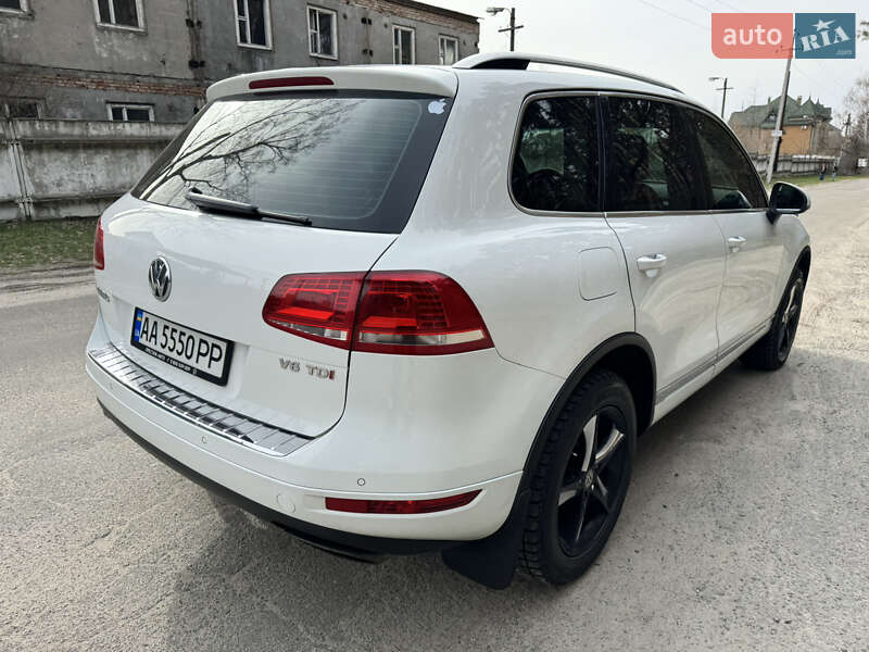 Позашляховик / Кросовер Volkswagen Touareg 2013 в Києві