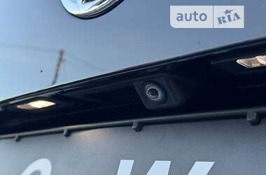 Внедорожник / Кроссовер Volkswagen Touareg 2015 в Луцке