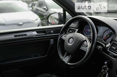 Внедорожник / Кроссовер Volkswagen Touareg 2014 в Львове