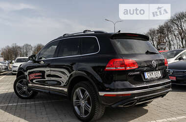 Внедорожник / Кроссовер Volkswagen Touareg 2014 в Львове