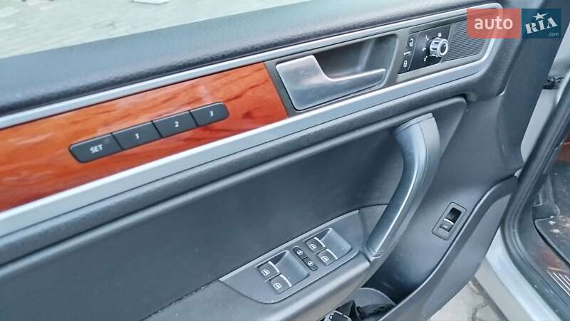 Позашляховик / Кросовер Volkswagen Touareg 2010 в Львові