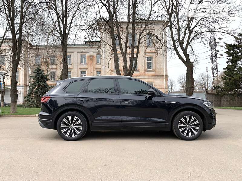 Внедорожник / Кроссовер Volkswagen Touareg 2020 в Кривом Роге