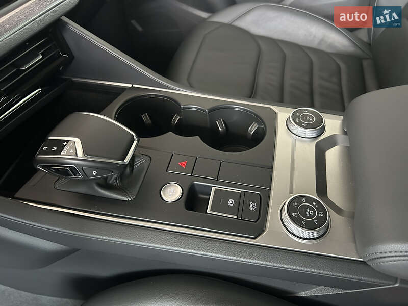 Внедорожник / Кроссовер Volkswagen Touareg 2020 в Киеве
