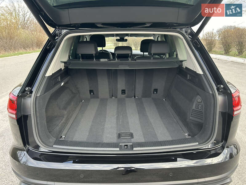 Внедорожник / Кроссовер Volkswagen Touareg 2020 в Киеве