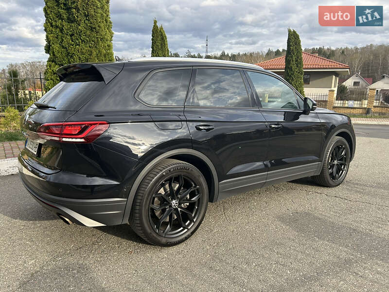 Внедорожник / Кроссовер Volkswagen Touareg 2020 в Киеве