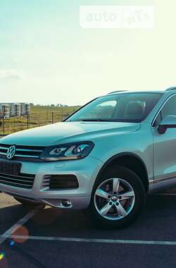 Внедорожник / Кроссовер Volkswagen Touareg 2013 в Ровно