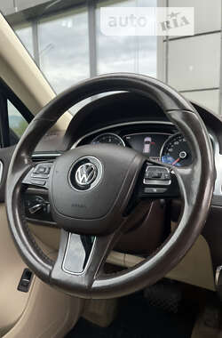 Позашляховик / Кросовер Volkswagen Touareg 2013 в Тячеві