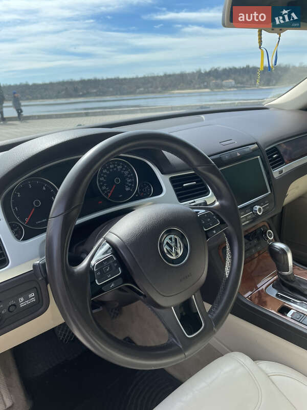 Внедорожник / Кроссовер Volkswagen Touareg 2011 в Одессе