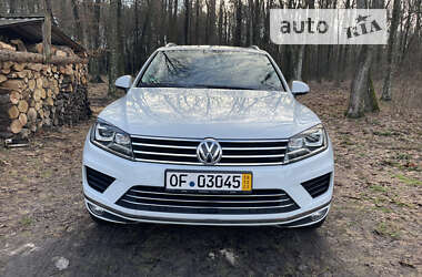 Внедорожник / Кроссовер Volkswagen Touareg 2015 в Дубно