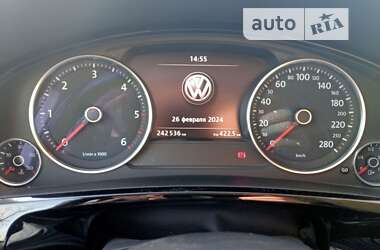 Внедорожник / Кроссовер Volkswagen Touareg 2014 в Кропивницком