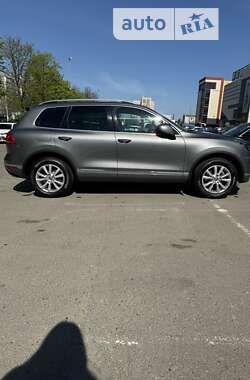 Позашляховик / Кросовер Volkswagen Touareg 2014 в Чернівцях