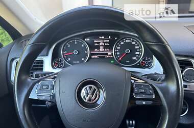 Позашляховик / Кросовер Volkswagen Touareg 2017 в Києві