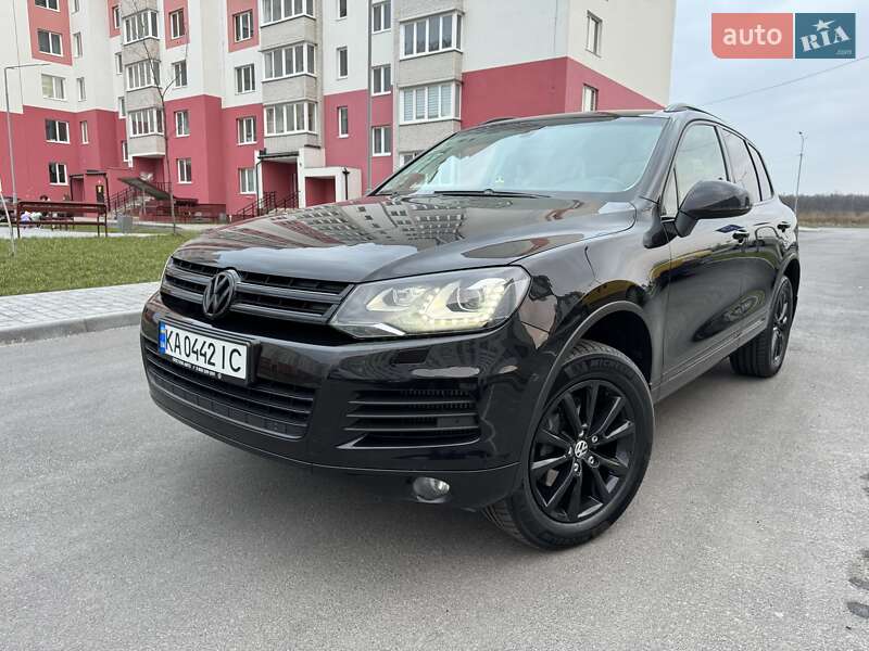 Внедорожник / Кроссовер Volkswagen Touareg 2013 в Хмельницком