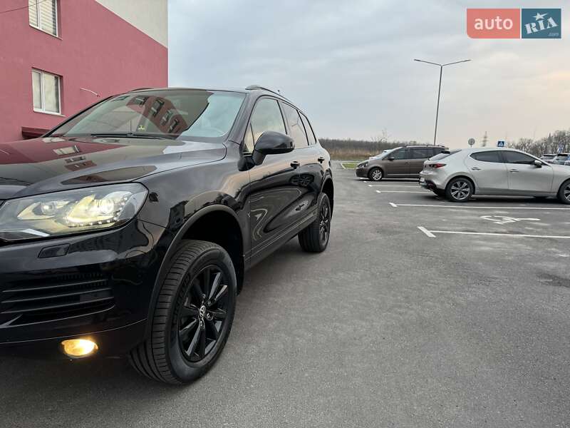 Внедорожник / Кроссовер Volkswagen Touareg 2013 в Хмельницком