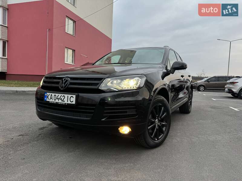 Внедорожник / Кроссовер Volkswagen Touareg 2013 в Хмельницком