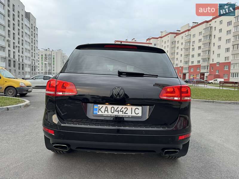 Внедорожник / Кроссовер Volkswagen Touareg 2013 в Хмельницком