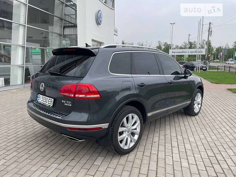 Внедорожник / Кроссовер Volkswagen Touareg 2015 в Полтаве