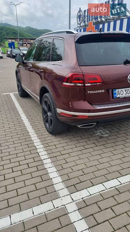 Внедорожник / Кроссовер Volkswagen Touareg 2017 в Ужгороде