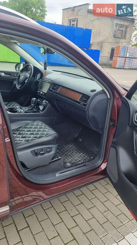 Внедорожник / Кроссовер Volkswagen Touareg 2017 в Ужгороде