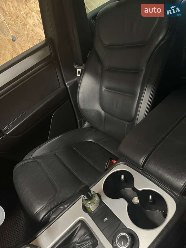 Внедорожник / Кроссовер Volkswagen Touareg 2013 в Смеле