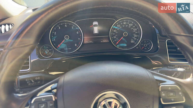 Внедорожник / Кроссовер Volkswagen Touareg 2013 в Ивано-Франковске