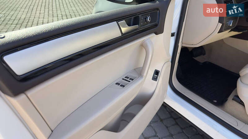 Внедорожник / Кроссовер Volkswagen Touareg 2013 в Ивано-Франковске