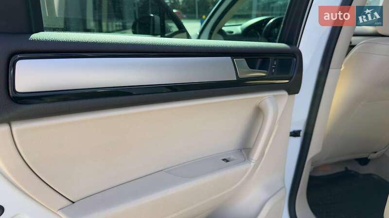 Внедорожник / Кроссовер Volkswagen Touareg 2013 в Ивано-Франковске